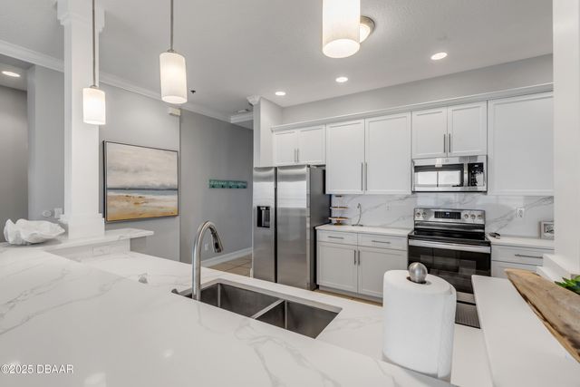 423 S Atlantic Ave Apt 101, New Smyrna Beach, FL 32169