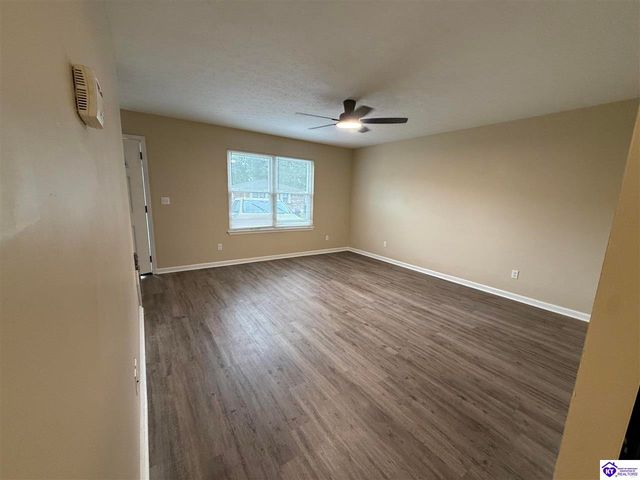 2574 Vonoa Drive, Radcliff, KY 40160