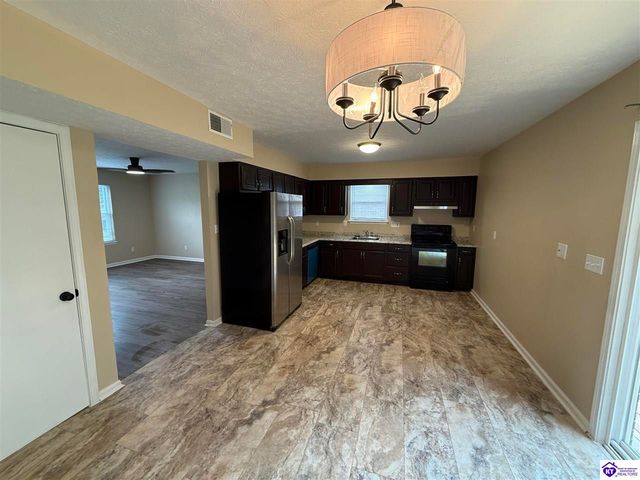 2574 Vonoa Drive, Radcliff, KY 40160
