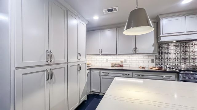 1106 Kipp Avenue, Kemah, TX 77565