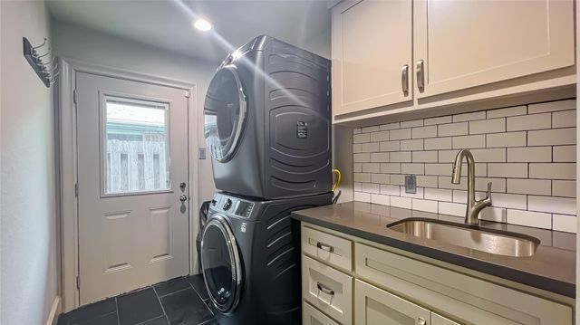 1106 Kipp Avenue, Kemah, TX 77565