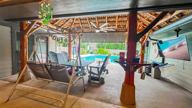 1106 Kipp Avenue, Kemah, TX 77565