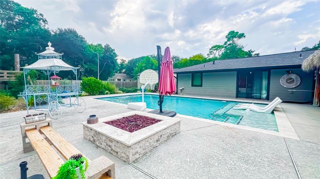 1106 Kipp Avenue, Kemah, TX 77565