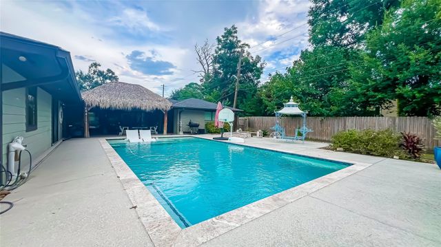 1106 Kipp Avenue, Kemah, TX 77565