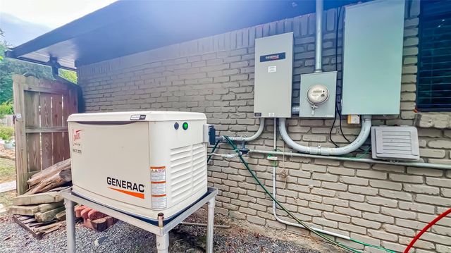 1106 Kipp Avenue, Kemah, TX 77565