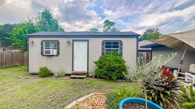 1106 Kipp Avenue, Kemah, TX 77565