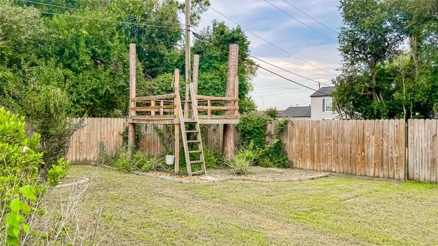 1106 Kipp Avenue, Kemah, TX 77565