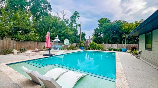 1106 Kipp Avenue, Kemah, TX 77565