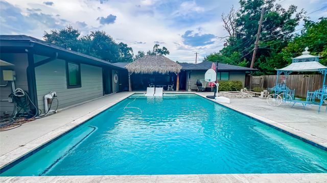 1106 Kipp Avenue, Kemah, TX 77565