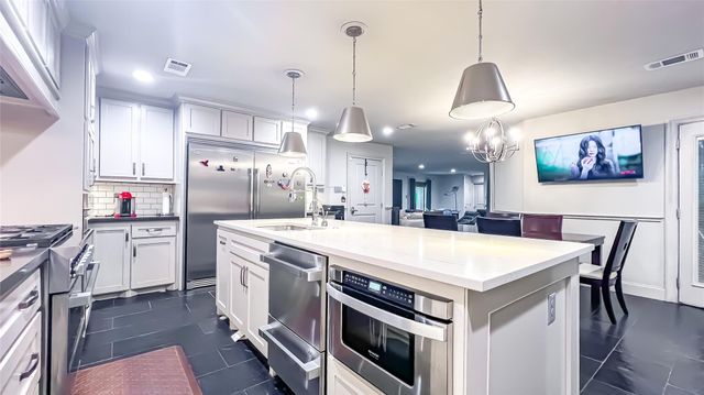 1106 Kipp Avenue, Kemah, TX 77565