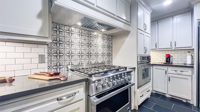 1106 Kipp Avenue, Kemah, TX 77565