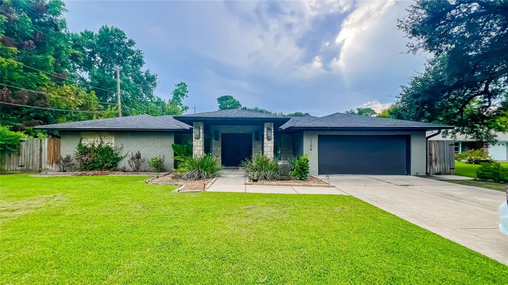 1106 Kipp Avenue, Kemah, TX 77565