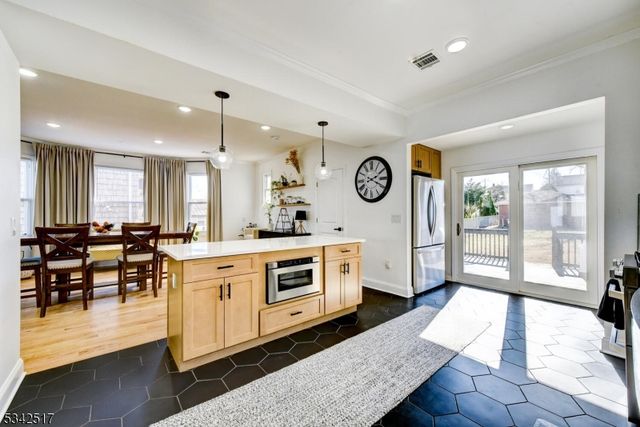 721 Summit St, Linden City, NJ 07036