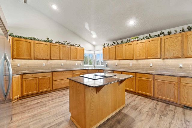 802 E Collin Ave, Medical Lake, WA 99022