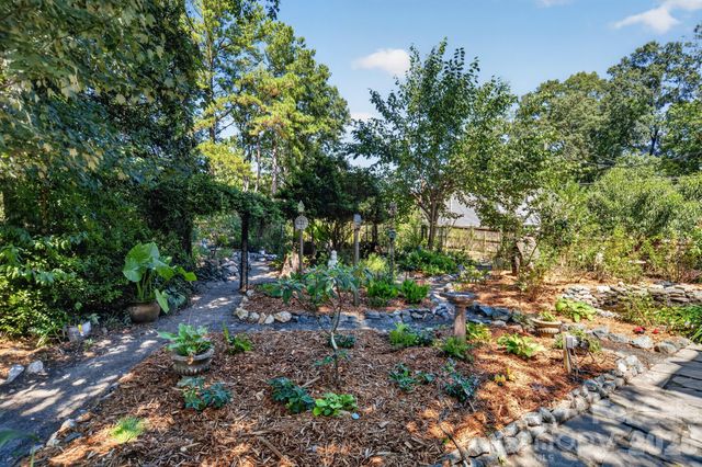 1309 Worcaster Place, Charlotte, NC 28211