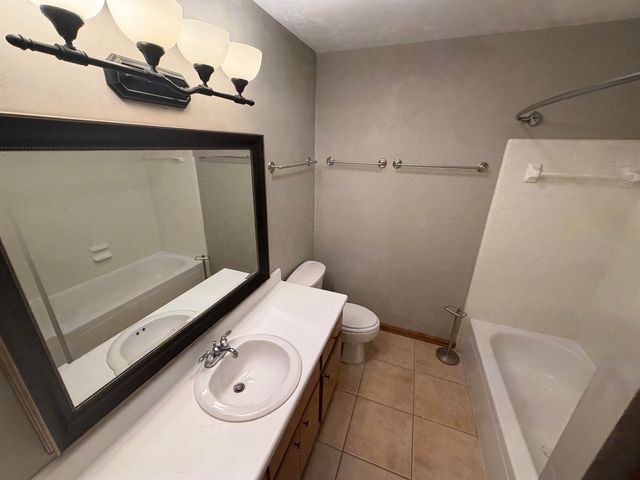 3207 Shamrock Street E., Apt. 33, Tallahassee, FL 32309