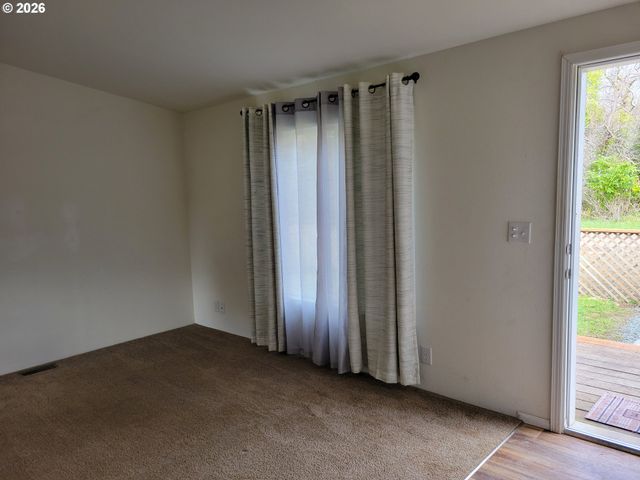 303 13TH St Sw, Bandon, OR 97411