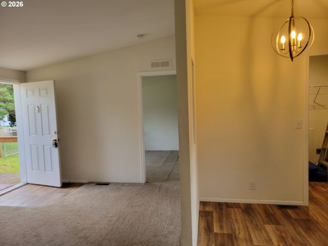 303 13TH St Sw, Bandon, OR 97411