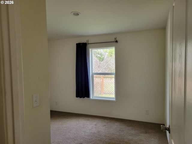 303 13TH St Sw, Bandon, OR 97411