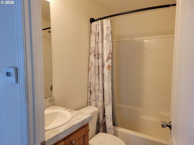 303 13TH St Sw, Bandon, OR 97411