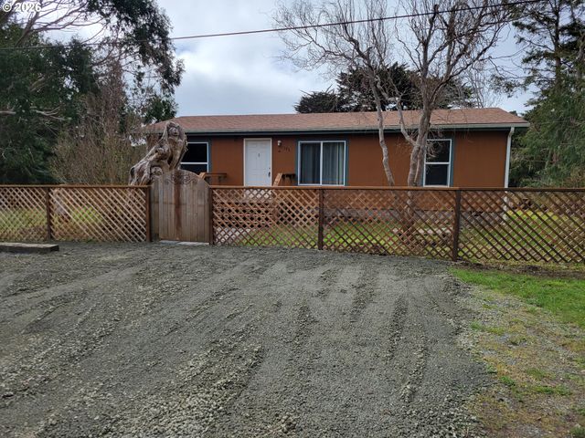 303 13TH St Sw, Bandon, OR 97411