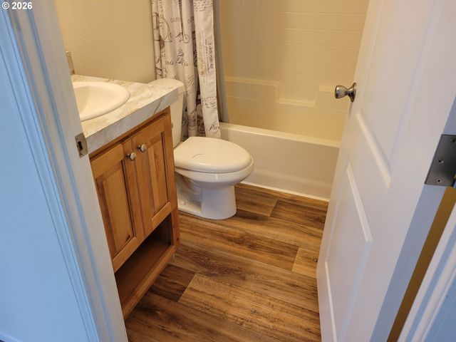 303 13TH St Sw, Bandon, OR 97411