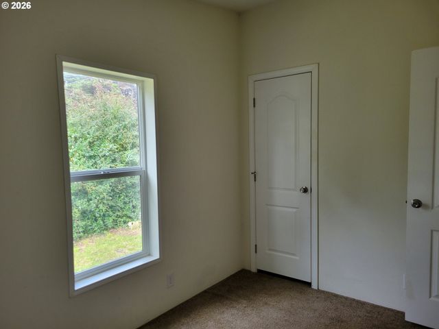 303 13TH St Sw, Bandon, OR 97411