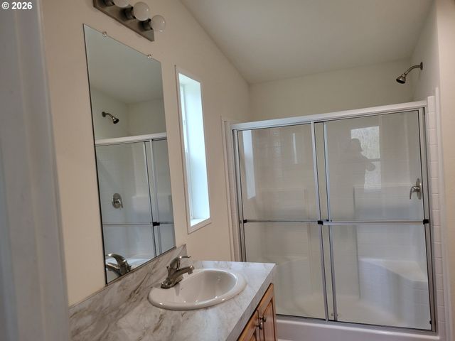 303 13TH St Sw, Bandon, OR 97411