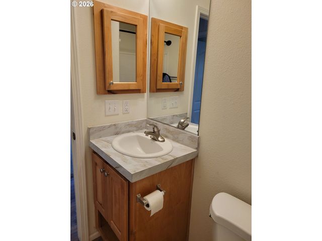 303 13TH St Sw, Bandon, OR 97411