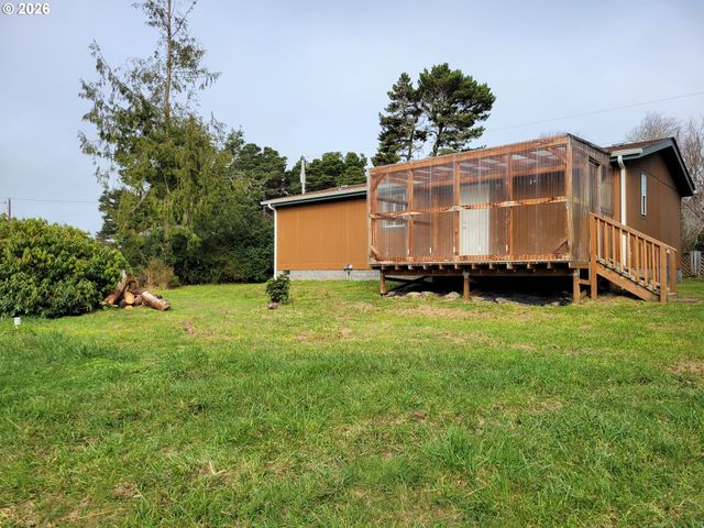 303 13TH St Sw, Bandon, OR 97411