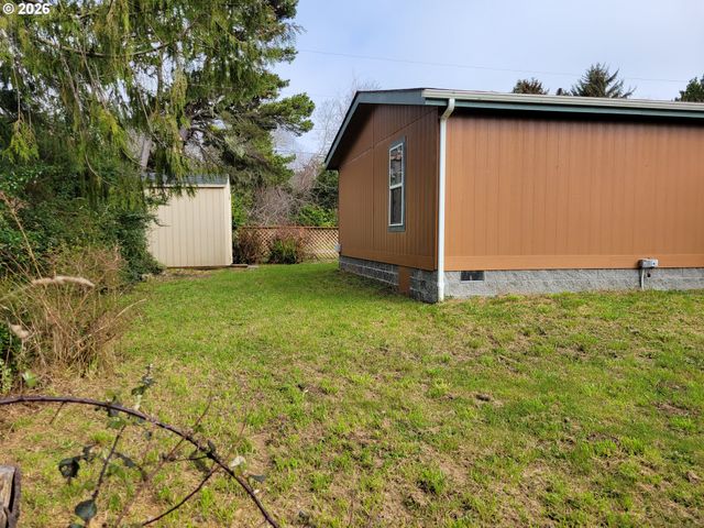 303 13TH St Sw, Bandon, OR 97411