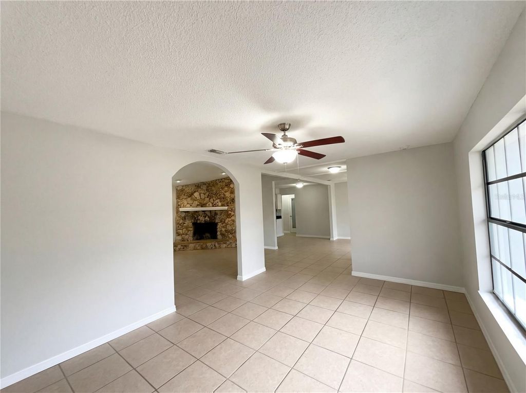 Image 8 of property listing at 8318 CHENILLE DRIVE, Orlando, FL 32818