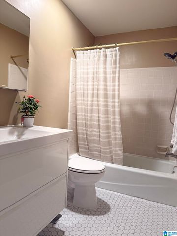 126 W Green Unit 126, Vestavia Hills, AL 35243