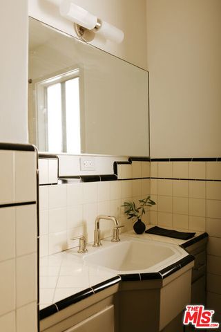 2218 Pico Boulevard, Santa Monica, CA 90405