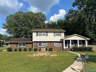 6020 Rickwood Drive NW, Huntsville, AL 35810