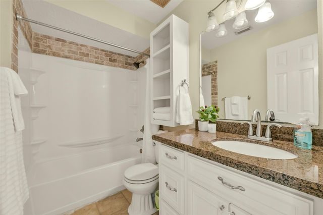 11003 Pinewood Court, La Porte, TX 77571
