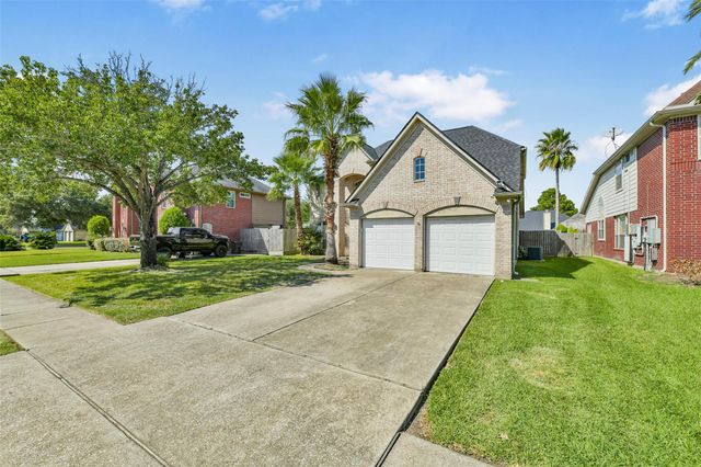 11003 Pinewood Court, La Porte, TX 77571