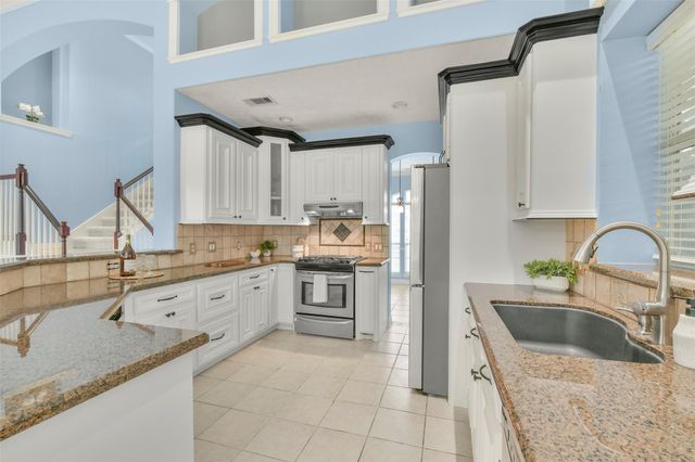 11003 Pinewood Court, La Porte, TX 77571