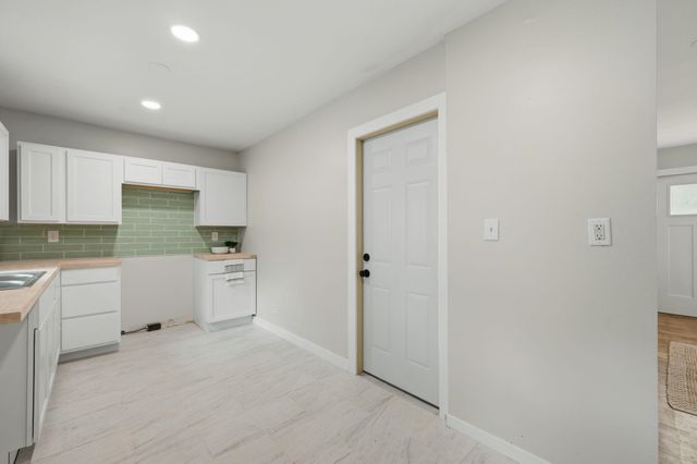 1833 S Parkwood Ln, Wichita, KS 67218