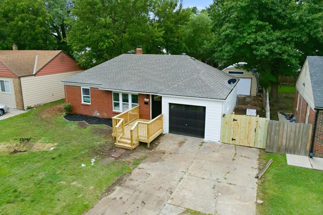 1833 S Parkwood Ln, Wichita, KS 67218