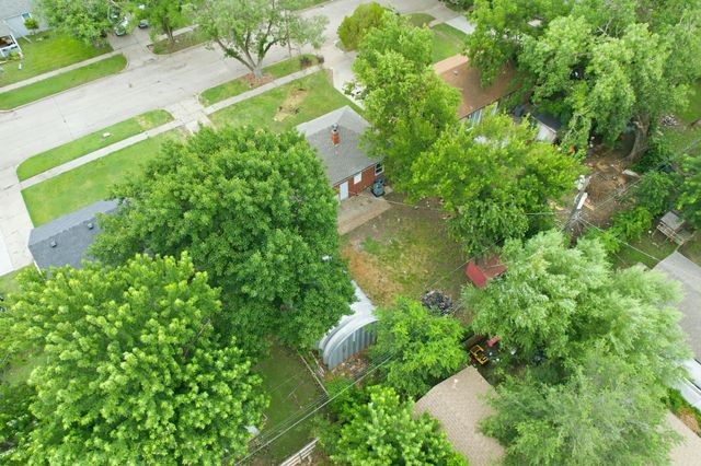 1833 S Parkwood Ln, Wichita, KS 67218