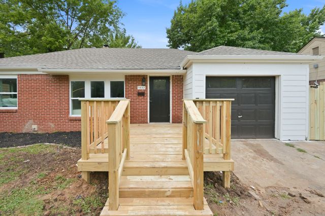 1833 S Parkwood Ln, Wichita, KS 67218