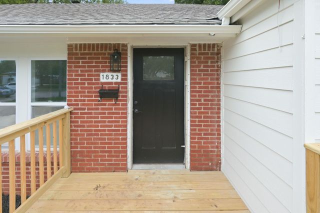 1833 S Parkwood Ln, Wichita, KS 67218