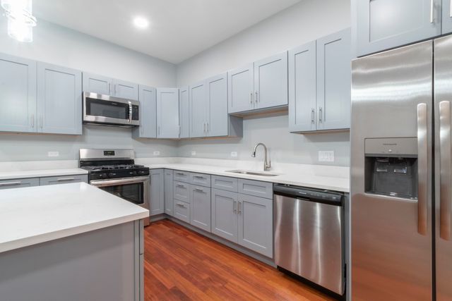 23 W Hubbard Street 4A, Chicago, IL 60654