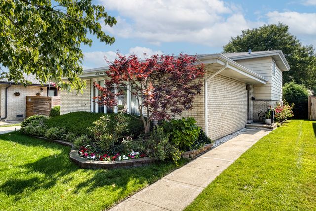 6955 N Dowagiac Avenue, Chicago, IL 60646