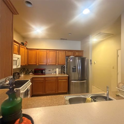 2420 Seevers Avenue, Dallas, TX 75216