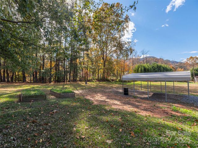39 Hemphill Road, Waynesville, NC 28785
