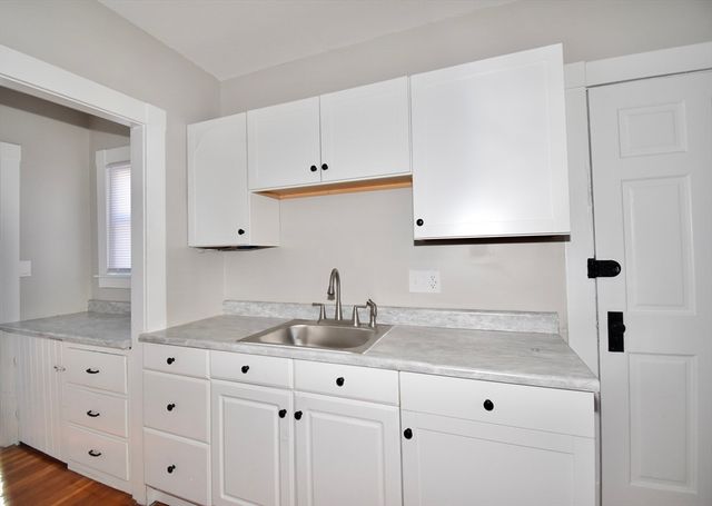 34 Castle St, Springfield, MA 01118