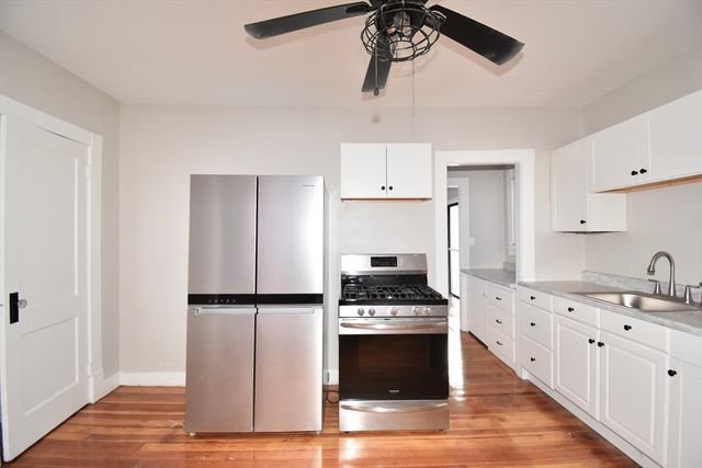 34 Castle St, Springfield, MA 01118