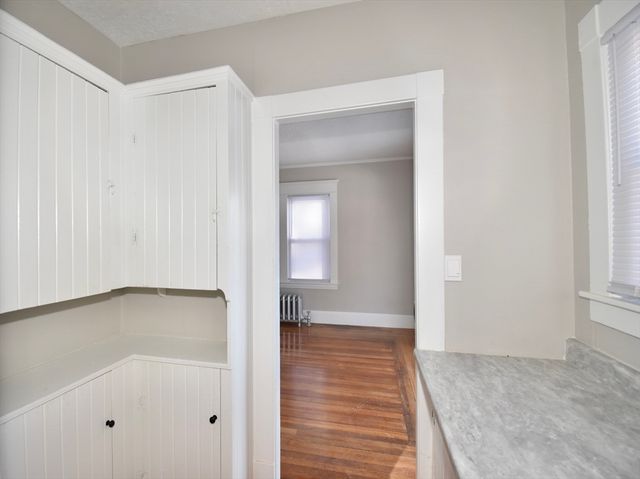 34 Castle St, Springfield, MA 01118